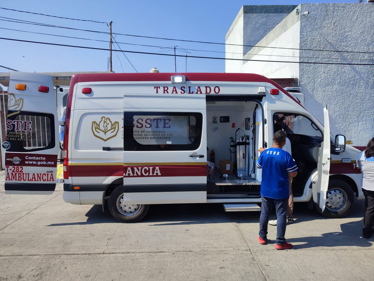 ISSSTE_mx's tweet photo. 📰 COMUNICADO
Fortalece #Issste estrategia de distribución de ambulancias. 
🔗https://t.co/mqSDNinJKv https://t.co/rEtY2ZBAr5