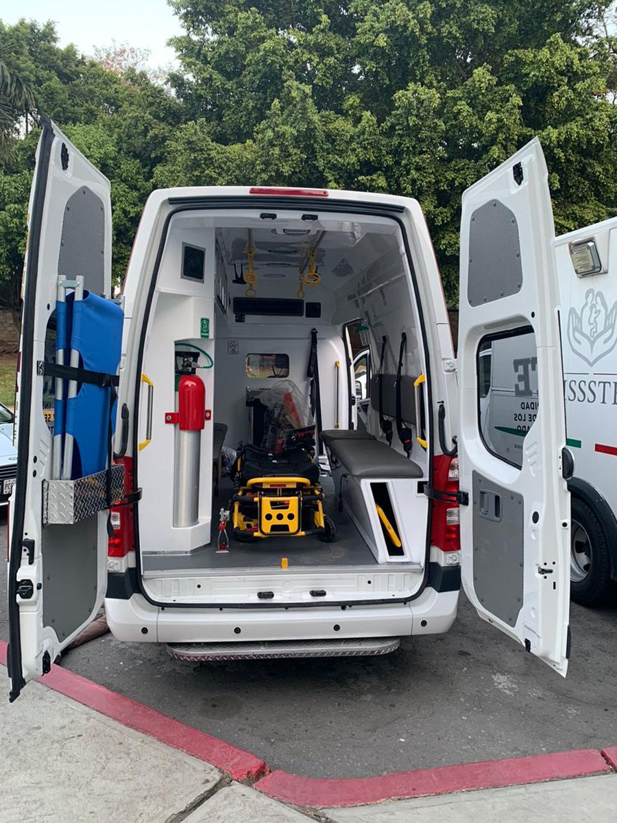 ISSSTE_mx's tweet photo. 📰 COMUNICADO
Fortalece #Issste estrategia de distribución de ambulancias. 
🔗https://t.co/mqSDNinJKv https://t.co/rEtY2ZBAr5