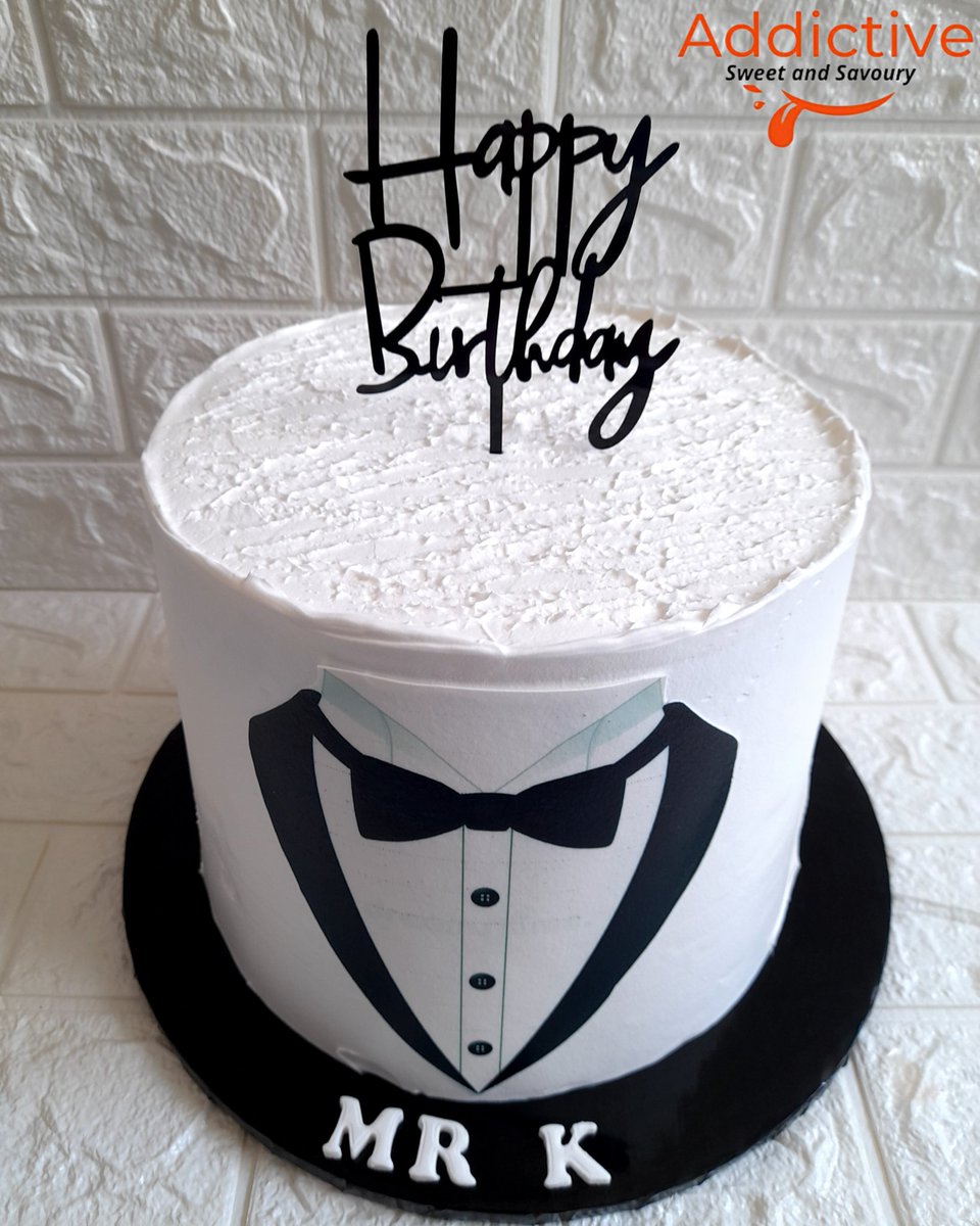 AddictiveSS's tweet photo. It's a black and white affair..🖤🤍

#gentlemanscake #personalisedcake #birthdaycake #ceoscake #bosscake #delicioustreats #addictivecake https://t.co/BIFlDj8tAU