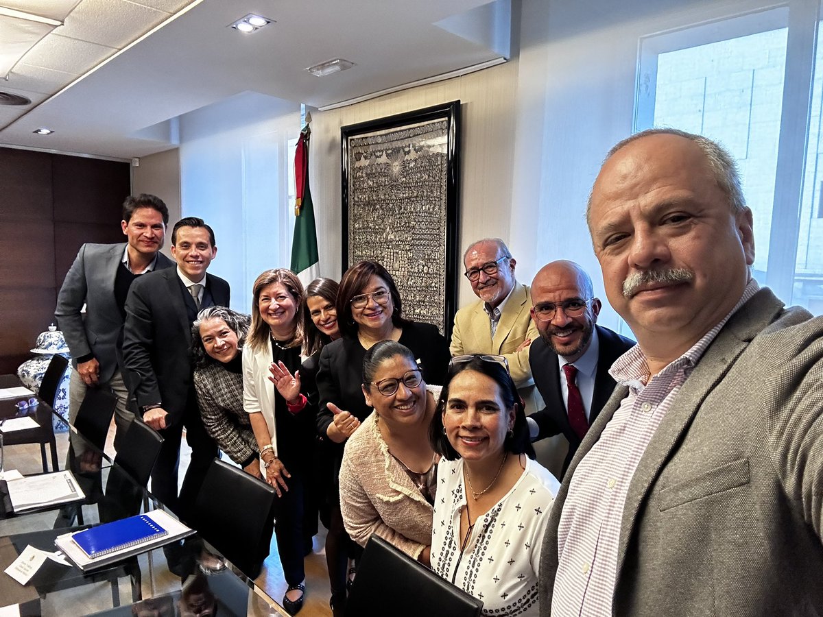 luisgure's tweet photo. Muy productiva reunión con la mesa directiva del capítulo España @RedGlobalMxEsp 🇪🇸 de la @RedGlobalMX . Abordamos proyectos y estrategias para potenciar la sinergia entre @IME_SRE y la diáspora calificada que reside en España y en Europa @RGMXEuropa https://t.co/7FXEozMz5E