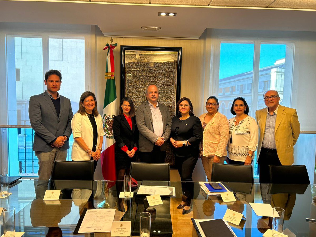 luisgure's tweet photo. Muy productiva reunión con la mesa directiva del capítulo España @RedGlobalMxEsp 🇪🇸 de la @RedGlobalMX . Abordamos proyectos y estrategias para potenciar la sinergia entre @IME_SRE y la diáspora calificada que reside en España y en Europa @RGMXEuropa https://t.co/7FXEozMz5E