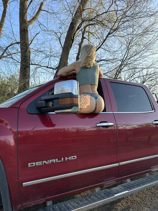 Hot girls drive hot trucks❤️ https://t.co/QbeBDW5dlm<a href="/tag/newprofilepic"class="tags"><span>#newprofilepic</span></a>