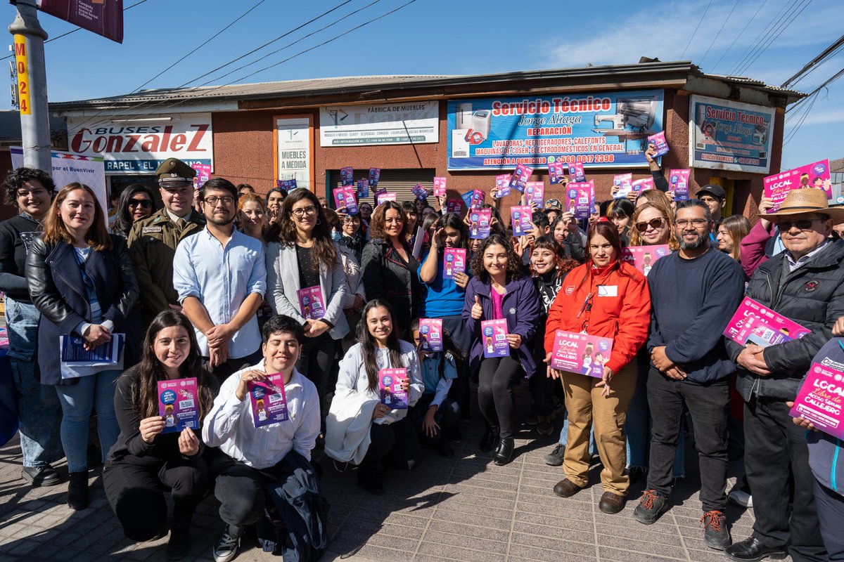 olavarria_baeza's tweet photo. Hoy lanzamos la campaña contra el acoso sexual callejero en el barrio comercial de Manso en #Melipilla con la presencia de concejales y autoridades locales y regionales. Esta acción se enmarca en nuestro plan de seguridad comunal y busca reducir los altos índices del sector. https://t.co/ebwpnylJF2