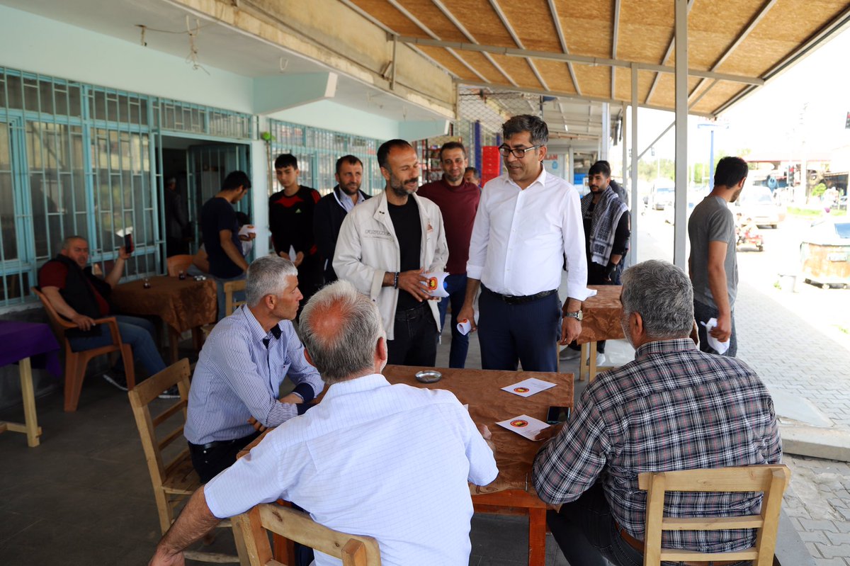 HAK_PAR's tweet photo. HAK-PAR Genel Başkanı; Düzgün Kaplan ve milletvekili adaylarının bulunduğu seçim otobüsü 18 Nisan da  Gaziantep-İSLAHİYE'de idi.

Düzgün Kaplan ve bölge adayları bölge halkı ile ilgili görüşmeler sağladı.

Esnaf ziyaret edildi, çarşı, pazar ve kahvehaneler de sohbetler gerçeklestirdi. Bölge halkının dertleri dinlendi. Depremde yaşanan can kaybı, ağır hasarlarla ilgili halkın mağduriyeti, şikayeti ve talepleri dinledi, not alındı, çözüm için süreç başlatıldı.

Başkan Kaplan İslahiye de partili mensupları ile birlikte toplantı gerçekleştirdi. Toplantıda HAK-PAR'ın islahiye yönetimi ve partililerden oluşan bir seçim komitesi kuruldu, görevlendirme yapıldı.

HAK-PAR İslahiye seçim komitesi: Metin Durdu, İsmail Akdoğan, Mehmet Ertuğrul, Levent Coşkun'dan oluştu.

HAK-PAR Basın Bürosu 

***

Serokê Giştî yê HAK-PARê Düzgün Kaplan bi komek hevalên xwe ve îro li Îslahiya Gazîantepê bûn.
Düzgün Kaplan û namzetên navçeyê bi gelê herêmê re hevpeyvîn kirin.
Esnaf hatin ziyaretkirin, li bazar, sûk û qehwexaneyan sohbet hatin kirin. Pirsgirêkên gelê herêmê hatin guhdarkirin. Gazin û daxwazên gelê herêmê derbarî ziyanên canî û ziyanên mezin ên erdhejê de hatin guhdarkirin, not hatin girtin û ji bo çareseriyê pêvajo hat destpêkirin.
Serok Kaplan li İslahiye bi endam û dilxwazên partiyê ra civinek li dar xist. Di civînê de lijneya hilbijartinê ku ji rêvebirên Îslahiye û endamên partiyê yên HAK-PARê pêk tê hat avakirin û kar û erk hat dayîn.
Lijneya Hilbijartinê ya HAK-PARê ya Îslahiyeyê ji Metîn Durdu, Îsmaîl Akdogan, Mehmet Ertugrul û Levent Coşkun pêk dihat.
18 Adar 2023
Buroya Çapemeniyê ya HAK-PARê