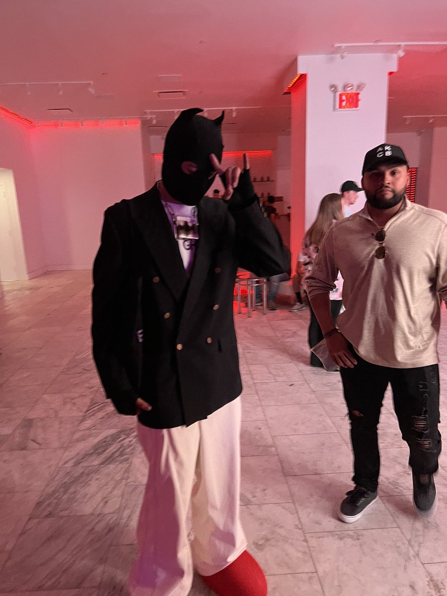 <a href="/notthreadguy/">threadguy</a> Bro pulled up for EDM