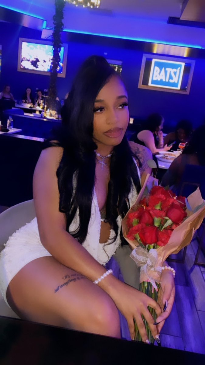 Essynce_Renyae's tweet photo. Twenty-6 🥂🍾 https://t.co/9TGiWaLs2g