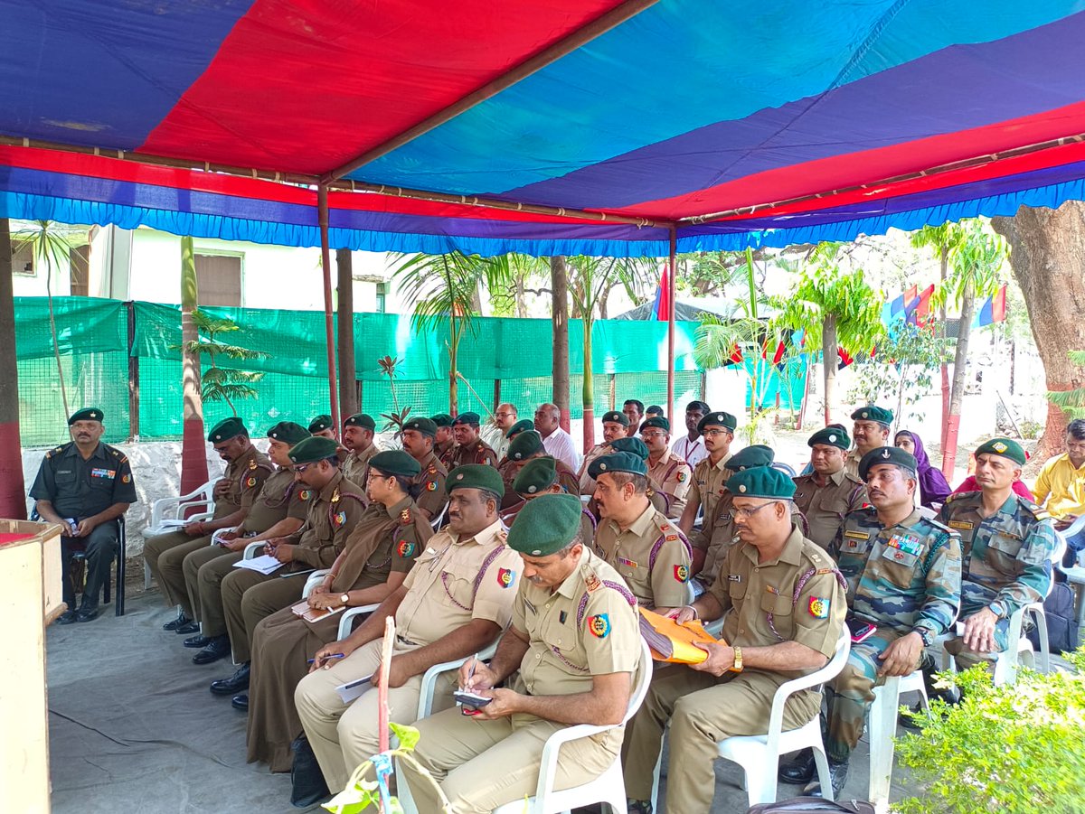 rsp152611's tweet photo. #NCC .... #Brainstroming
#ColChetanGurbax, #17MahBnNCC interacting with ANO's/ CTO's & PI Staff during Refresher cadre at #AhmedNagar.
@HQ_DG_NCC
@ncc_dte
@NCCMumbaiB
@DSCOORD
@OTAGwalior
@TeamAurangabad
@MinistryWCD https://t.co/YNYYcx4w65