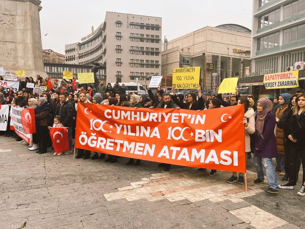 _essinn's tweet photo. 🇹🇷

İnsanlar her yaşta doğası gereği öğrenme çabası ile büyür İnsanların hayatı öğrendiği en iyi yerlerden biriside okuldur Okul öğrencilerin ikinci ailesi öğretmenlerse ikinci anne ve babasıdır.

Öğrencilerimizin kalbine dokunmaya biz hazırız.

@RTErdogan

#GündemEk55BinÖğretmen https://t.co/kQKjulZeoB