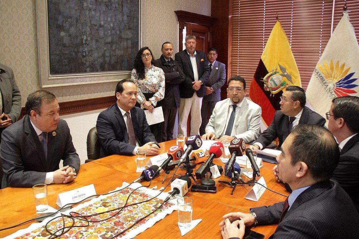 📢 La mesa interinstitucional sobre seguridad y lucha contra el crimen, integrada por las funciones Ejecutiva, Legislativa y Judicial, entrega al presidente de <a href="/AsambleaEcuador/">Asamblea Nacional</a> una propuesta de reforma legal a la Ley Orgánica de Garantías Jurisdiccionales y Control Constitucional