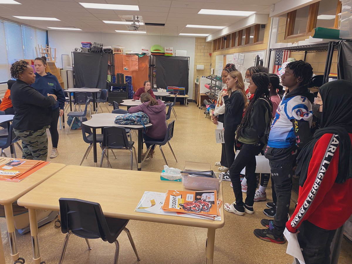 dacusjessica's tweet photo. Team Synergy had a great time exploring all the amazing pathways at @FernCreekHigh ! Our 7th graders are getting excited for high school! @RamseyMS_JCPS 💙🧡 https://t.co/9H4AmdrSj5