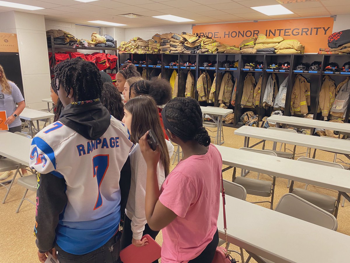 Team Synergy had a great time exploring all the amazing pathways at <a href="/FernCreekHigh/">Fern Creek High School</a> ! Our 7th graders are getting excited for high school! <a href="/RamseyMS_JCPS/">Ramsey Middle School</a> 💙🧡