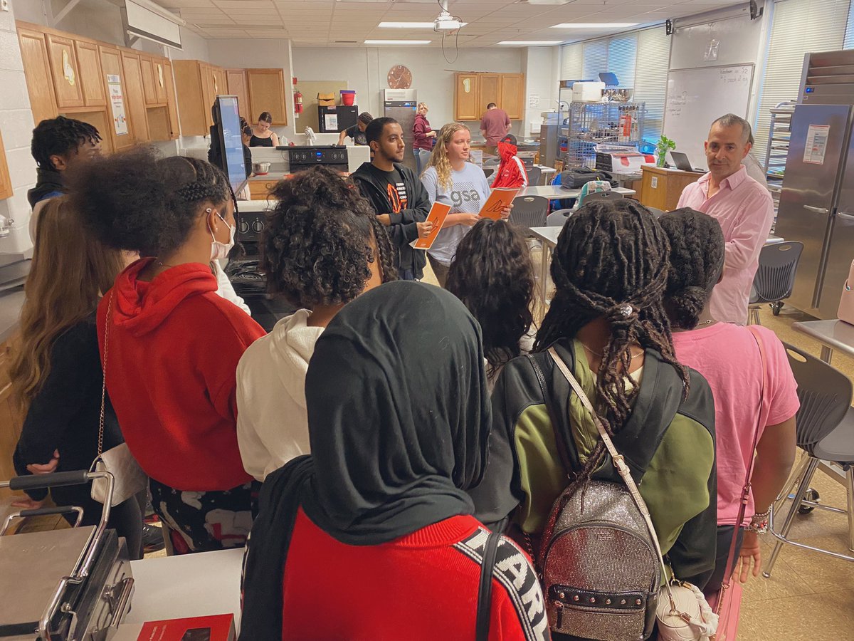 dacusjessica's tweet photo. Team Synergy had a great time exploring all the amazing pathways at @FernCreekHigh ! Our 7th graders are getting excited for high school! @RamseyMS_JCPS 💙🧡 https://t.co/9H4AmdrSj5