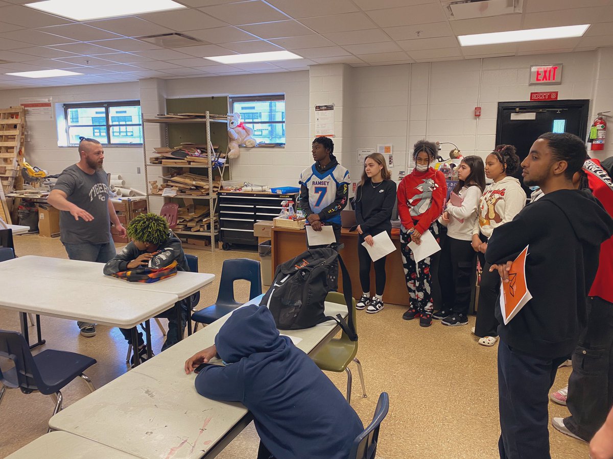 dacusjessica's tweet photo. Team Synergy had a great time exploring all the amazing pathways at @FernCreekHigh ! Our 7th graders are getting excited for high school! @RamseyMS_JCPS 💙🧡 https://t.co/9H4AmdrSj5