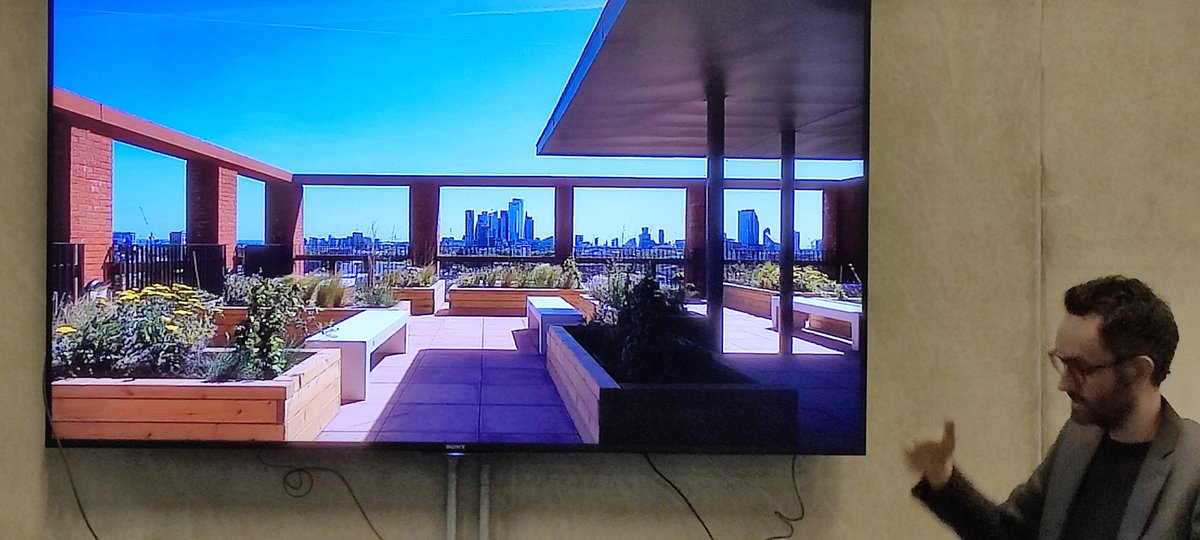 Roof space part-allocated as shared outdoor space with great views towards central London @HenleyHalebrown #lcecBHU