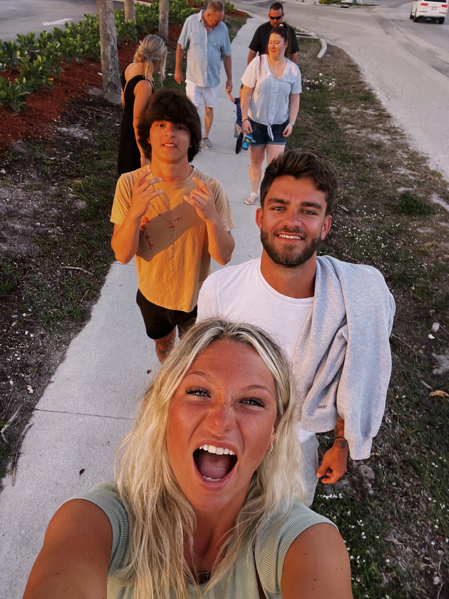 RaZerRC's tweet photo. An amazing 2 weeks in Florida with my baby girl @Molly_mahoney_ https://t.co/VX0begwttz