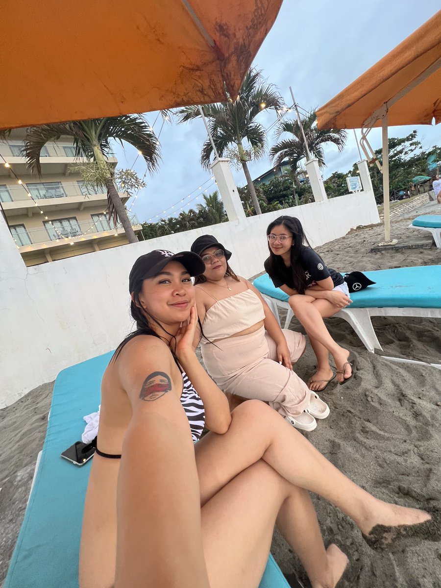ChinChubss's tweet photo. HS Besties 💕 https://t.co/IWGlj1DAlR