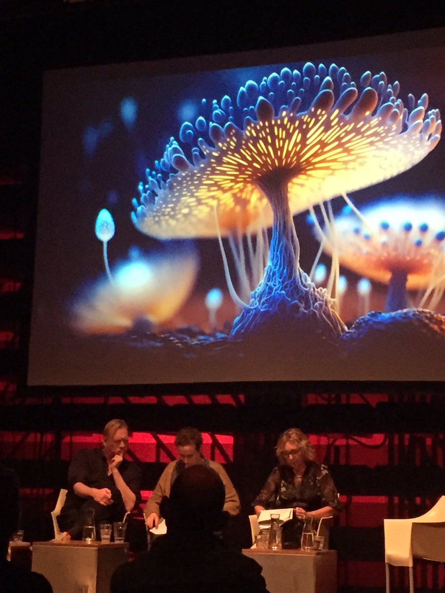 opening #TASC <a href="/LUX_Nijmegen/">LUX Nijmegen</a> met betoverende &amp; inspirerende beelden. Verlaten van het eenzijdige, totalitaire, menselijke perspectief als gedachte-experiment.