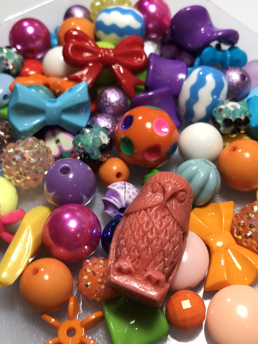 Free Shipping! 1lb of acrylic beads. $20 facebook.com/marketplace/it…