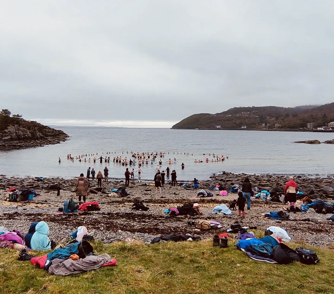 Shazzisays's tweet photo. Had an amazing weekend organised by @LiliaSinclair @HealScotland the mission is to help, educate, inspire & support ALL on their way to Health & Happiness 🌍 🙏🏼 ❤️ 🏴 .
#ScotlandsWildMedicineFestival #WhimHoff #JustBreathe #ColdWaterTherapy #SWMF23 👏 🏴 https://t.co/kEqawKpTkt