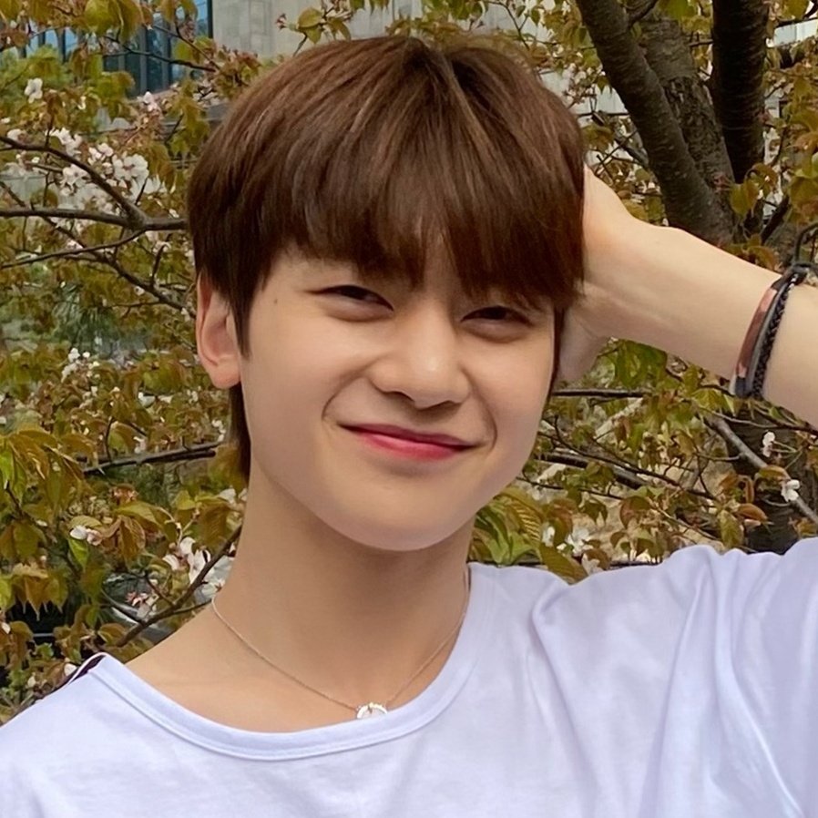 seokrui's tweet image. GUESS WHO'S DEBUTING THIS THURSDAY #OnlyForMatthew