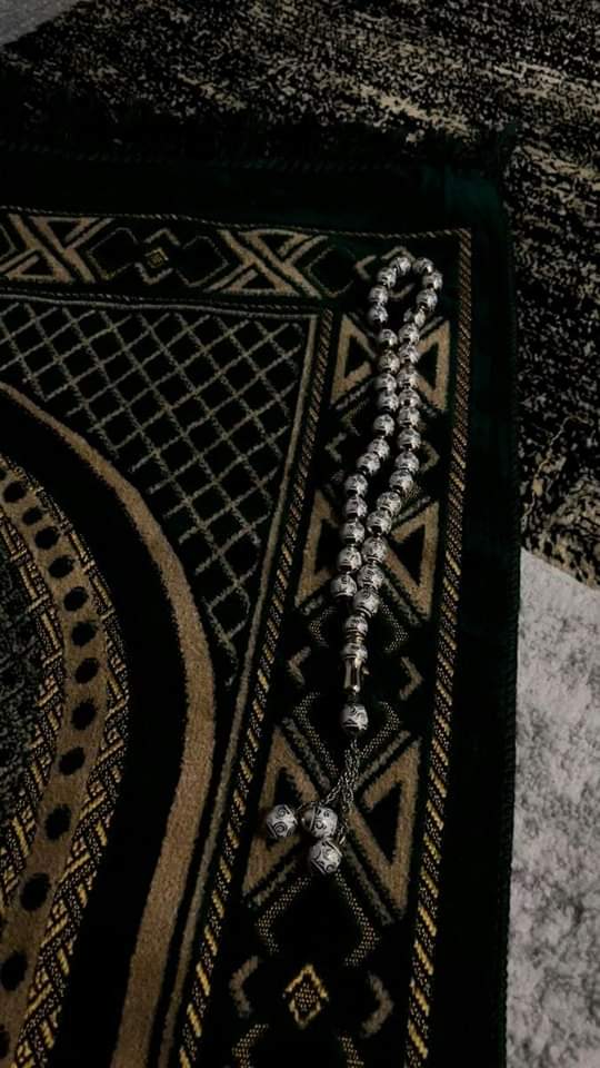 Balaghl's tweet photo. "أنت السميع لما أشكوه من كُرَبٍ
أنت المجيب إذا ما قلت ربّاهُ" https://t.co/Vg7B9EqDqu