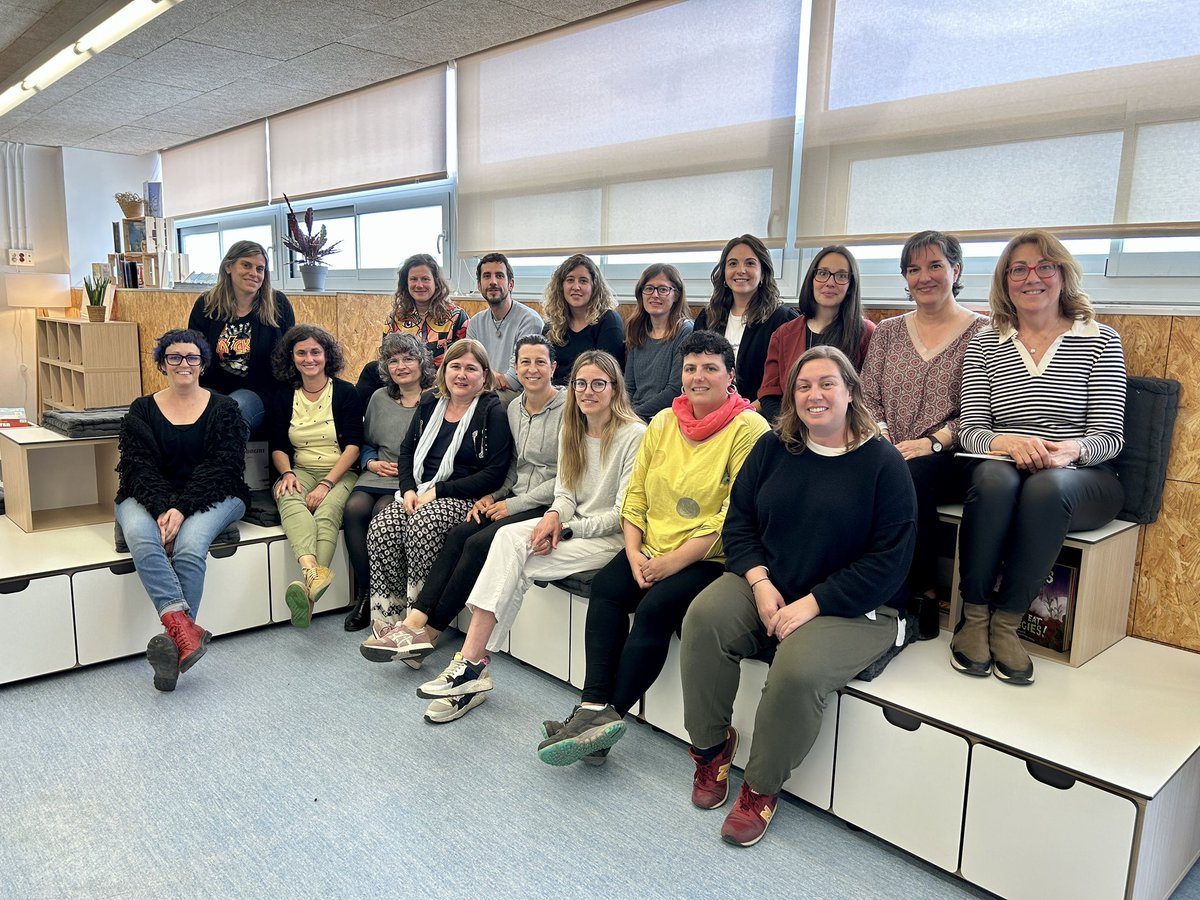 angelsalemanyb1's tweet photo. Avui s'han dut a terme les segones jornades de transferència del projecte 21 de biblioteques escolars PuntEdu. La nostra escola @EscolaAABLloret ha estat el centre hoste. Gràcies per venir! @EUErasmusPlus @puntedu https://t.co/ETZEeMe1FH