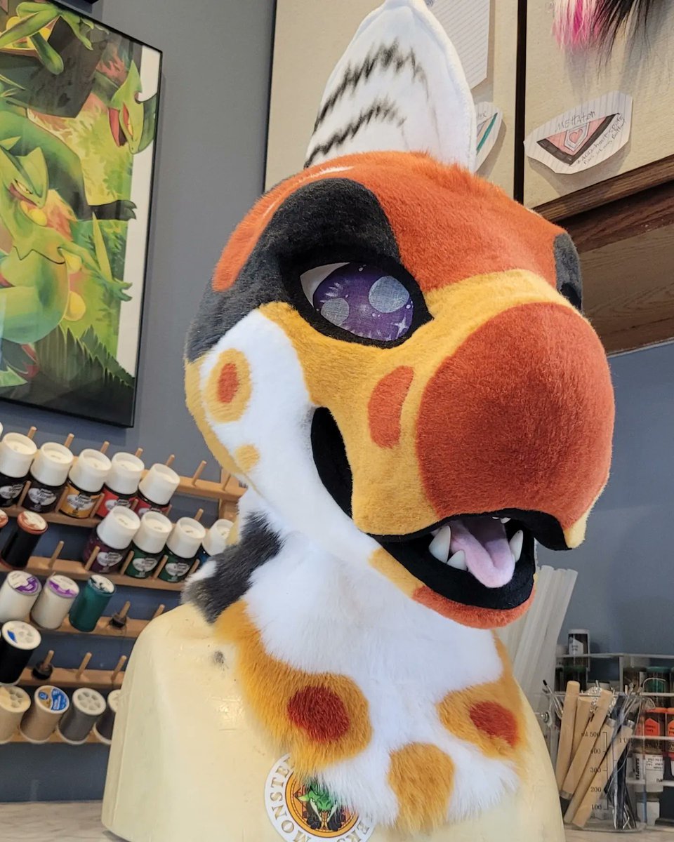cult_makers's tweet photo. Flash back to one of my favorite builds, this Koi dragon! I still heckin' love them so much ^^ 
#fursuit #fursuitmaker #furry #furryfandom https://t.co/Za4km90DPo