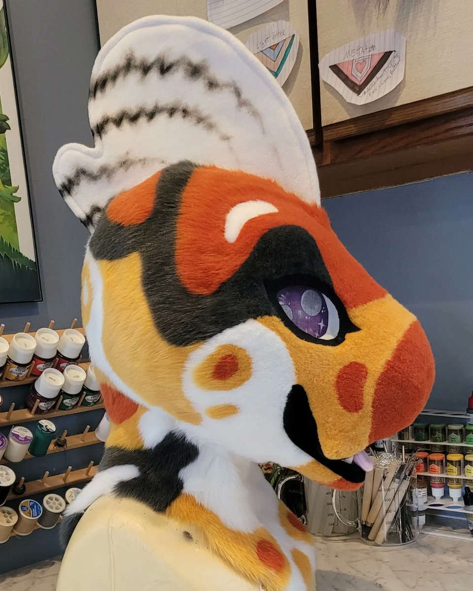 cult_makers's tweet photo. Flash back to one of my favorite builds, this Koi dragon! I still heckin' love them so much ^^ 
#fursuit #fursuitmaker #furry #furryfandom https://t.co/Za4km90DPo