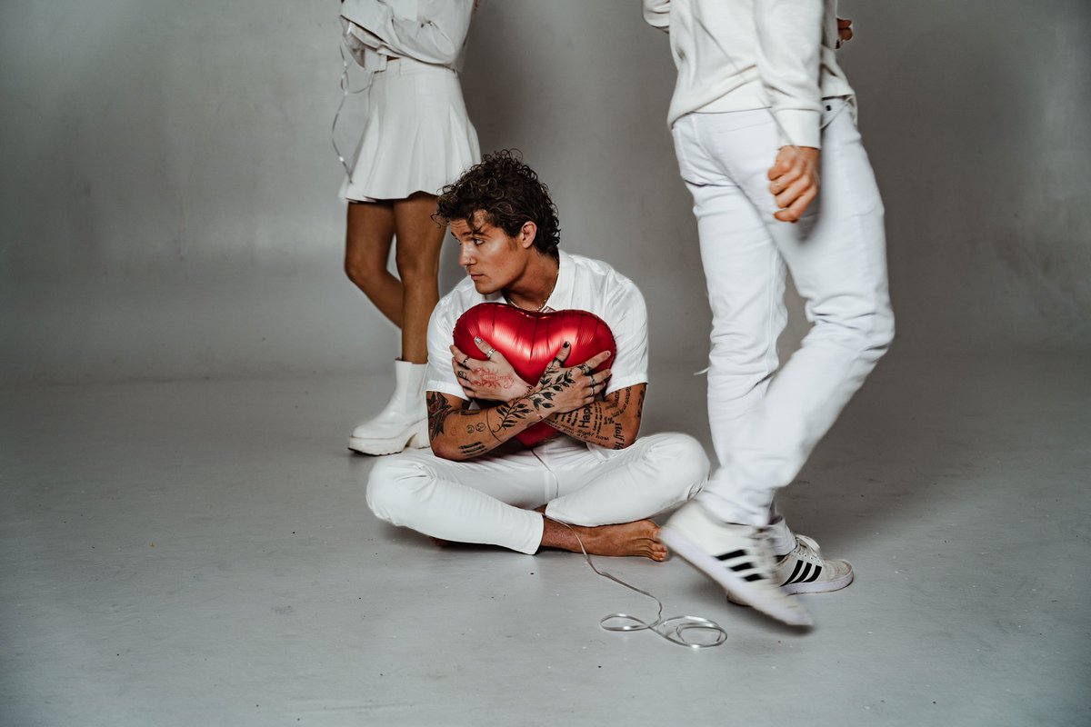 wethreemusic's tweet photo. “love me in a circle, love me in a triangle, or love me in the perfect heart shape”

LOVE ME TOUR goes on sale tomorrow at 10 am CET for general admission and VIP upgrades ♥️ https://t.co/tskzsm0XsA