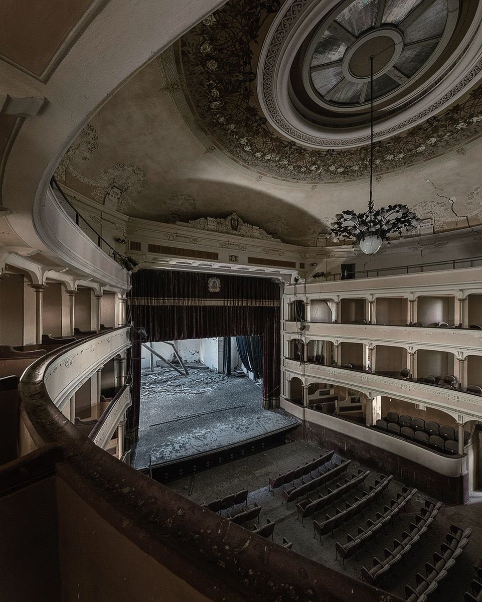 Show doesn’t have to go on 🎭

#abandoned
#abandoned_nordic
#urbex

@tanja_palmunen