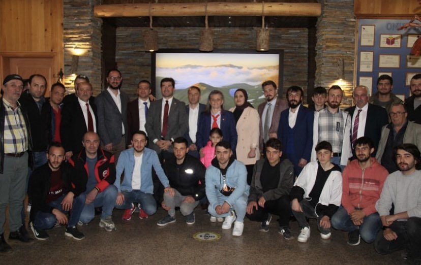 yeniparti61's tweet photo. 📍Uzungöl
Milletvekili Adaylarımız Sibel Suiçmez, Ahmet Kaya, İlker Akıncı, Mustafa Erdi Çakır, İlçe Başkanımız İsmail Sarı, İl GK Sekreterimiz Efnanur Üçüncü, İl GK Saymanımız Bahadır Şahinkaya, ve örgütümüz ile birlikte Uzungöl’lü yurttaşlarımızla iftarda bir araya geldi. https://t.co/1QShYQnAn3