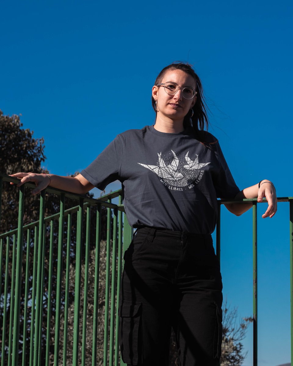 ube_efe's tweet image. MÉS LLIBRES MÉS LLIURES
📣Botiga online a ubeefe.com

Estampat a @CendraCoop  :
👕 Serigrafia artesanal
🌿Cotó orgànic
💧Tintes ecològiques

#customlab #cotóorgànic #fairwear #comerçjust
#ubeefe #colors #printondemand #samarreta #tshirt