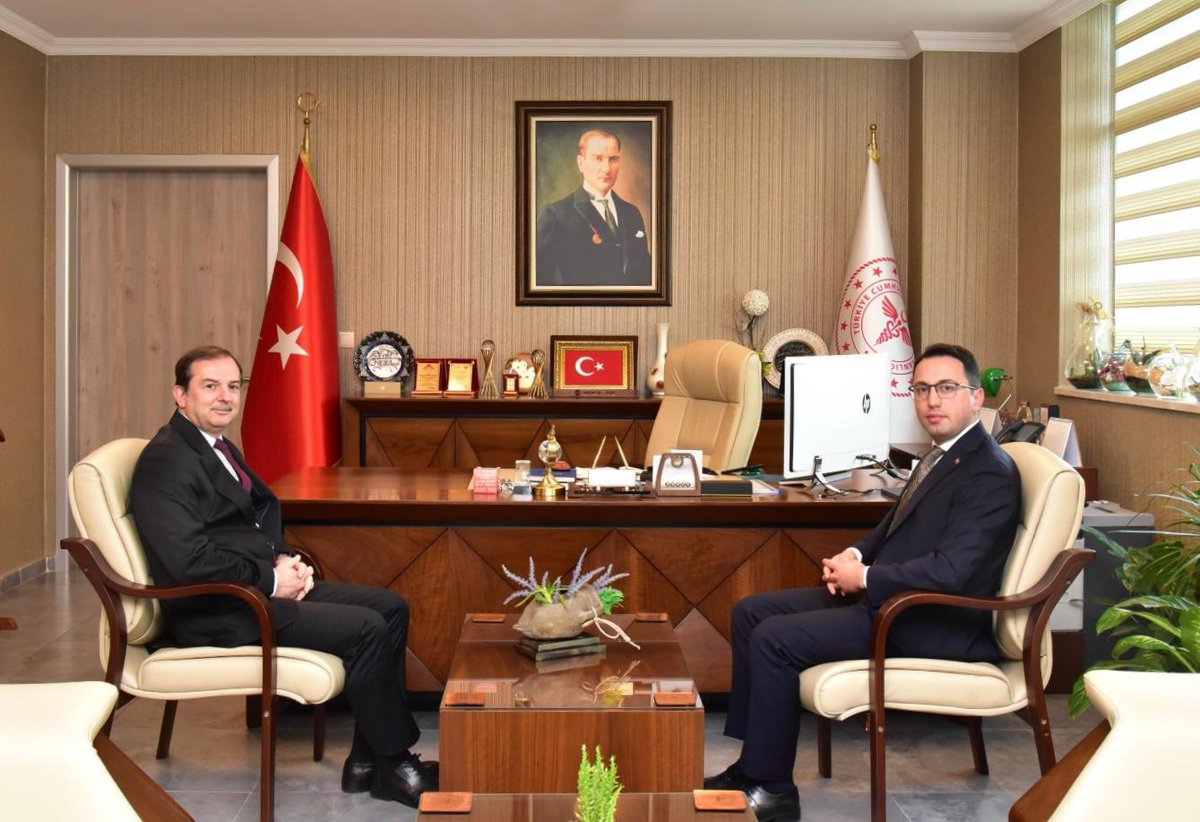 koprubasi45's tweet photo. Kaymakamımız Sayın Görkem NALÇACI Manisa İl Sağlık Müdürü Uzm. Dr. Erol KARACA 'ya nezaket ziyaretinde bulundu 

Sayın Kaymakamımız nazik ev sahiplikleri için kendilerine teşekkür etti https://t.co/VMlKkEL8Rn