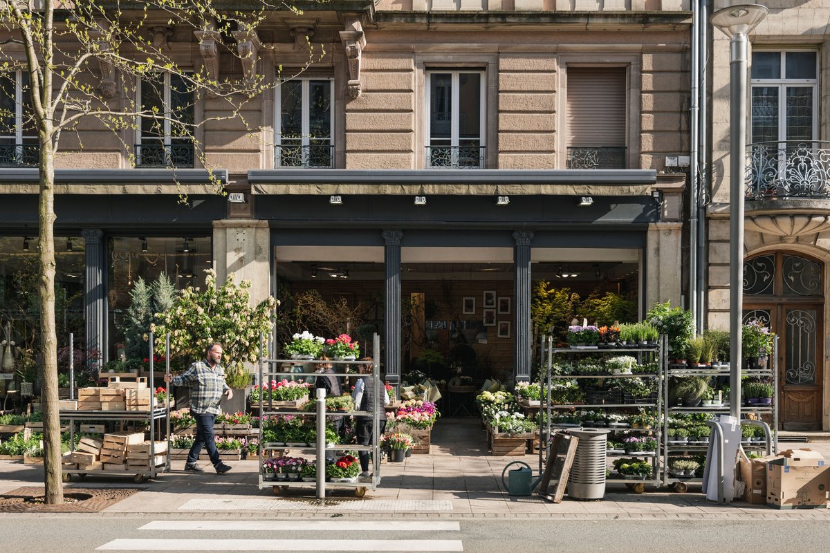 CariouChristian's tweet photo. La dématérialisation du #commerce conduit-elle inéluctablement à des re-matérialisations du commerce en dark stores, drive piétons et entrepôts logistiques ? 🔎
Décryptage sur le Blog de la Caisse des Dépôts 👉https://t.co/hlfr7wWUwC https://t.co/6tcZH3LU9h