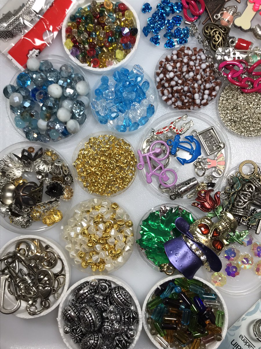 Free Shipping! 1lb. acrylic, glass beads, pendants and charms. $28 facebook.com/marketplace/it… #charms #beads #pendants #craftingsupplies