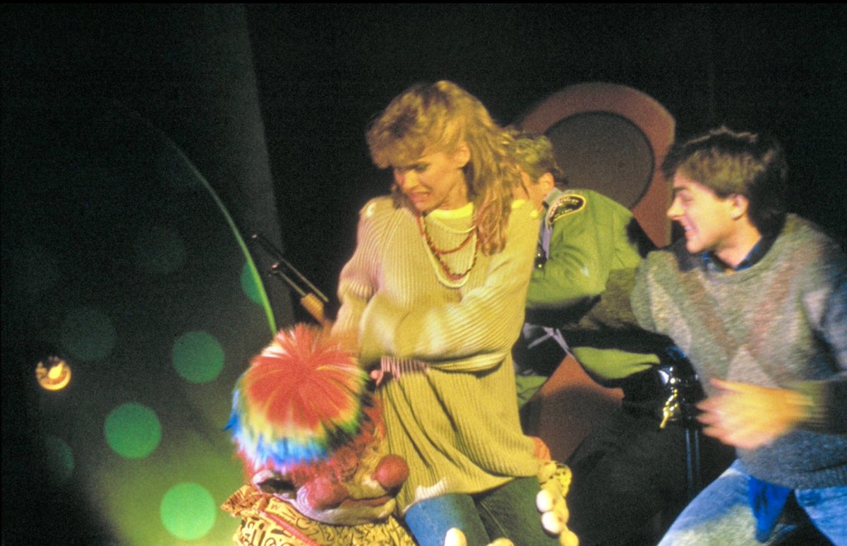 EugWSerra's tweet photo. On May 27, 1988, Killer Klowns from Outer Space invaded the Earth! #KillerKlownsfromOuterSpace #ChiodoBrothers #GrantCramer #SuzanneSnyder #JohnAllenNelson #JohnVernon #PeterLicassi #MichaelSSiegel #CharlesChiodo #EdwardChiodo
#StephenChiodo https://t.co/Mn8X1c0jBg