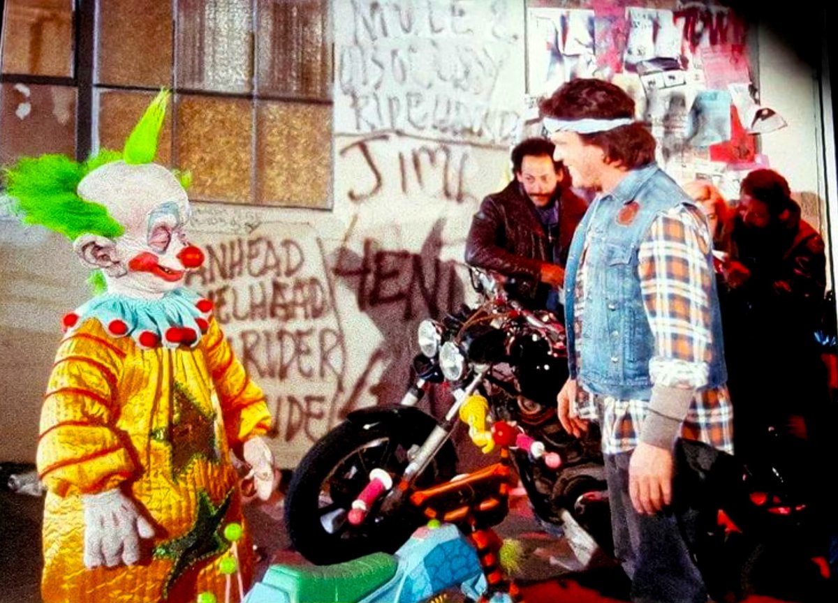 EugWSerra's tweet photo. On May 27, 1988, Killer Klowns from Outer Space invaded the Earth! #KillerKlownsfromOuterSpace #ChiodoBrothers #GrantCramer #SuzanneSnyder #JohnAllenNelson #JohnVernon #PeterLicassi #MichaelSSiegel #CharlesChiodo #EdwardChiodo
#StephenChiodo https://t.co/Mn8X1c0jBg