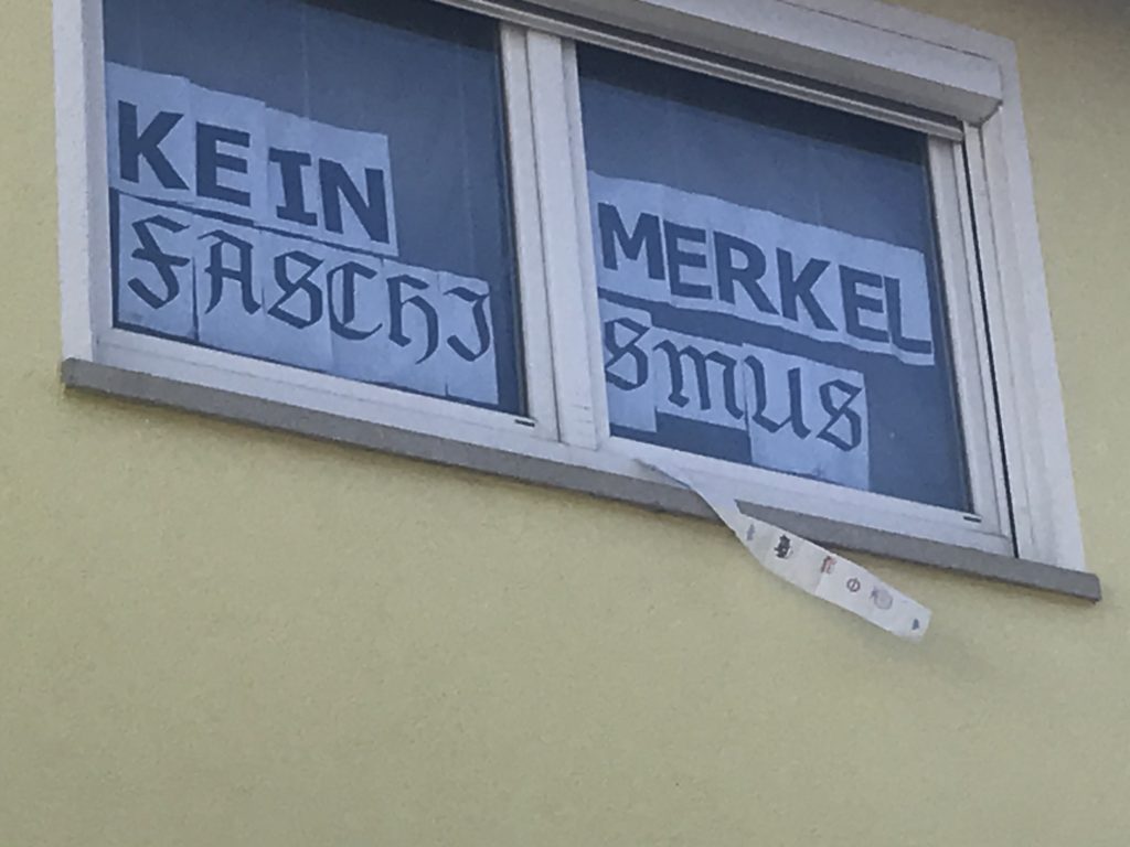 ArtemisNewsBlog's tweet photo. #Psykhg #Fremdgefährdung ist für die #Polizei der #CDU, wenn sie vorbeugende #politischeHaft beantragt, damit keine Plakate wie dieses aufgehängt werden #PsychiatrieMaßregelvollzug gegen #Opposition Merkels läuft leider immer noch https://t.co/sptlrHQsNE