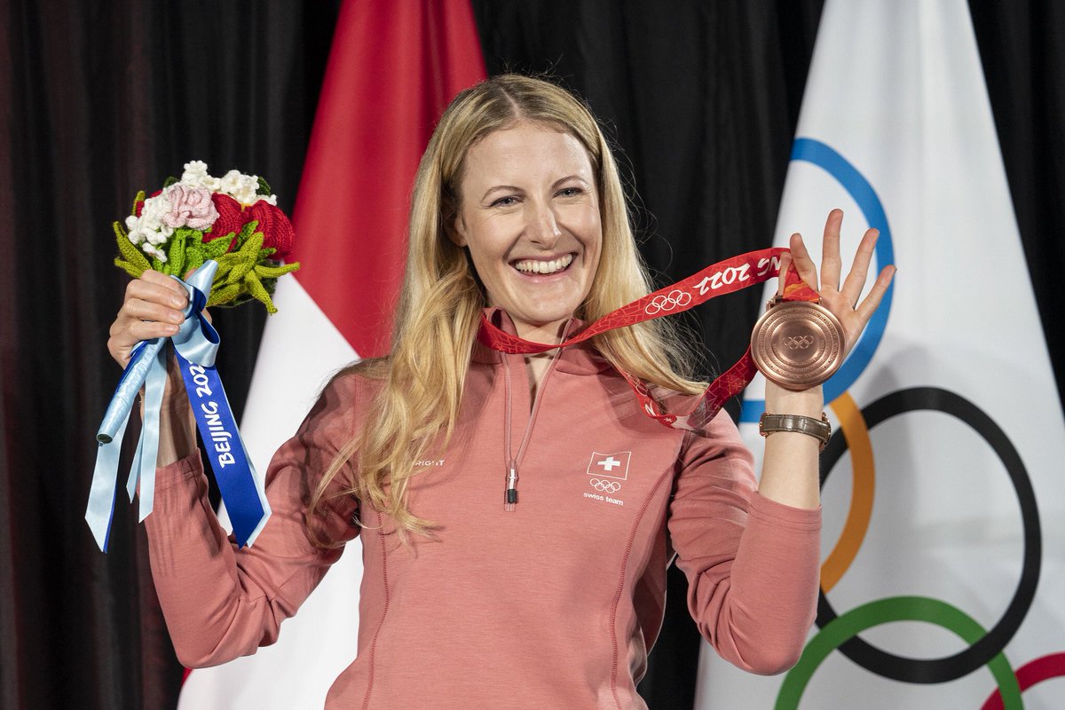 olympicmuseum's tweet photo. @swissteam ski cross ⭐️ @SmithFanny was awarded her @Beijing2022 bronze medal 🥉 during a ceremony at the Olympic Museum in Lausanne 🇨🇭 today! https://t.co/gpEq93cLCl