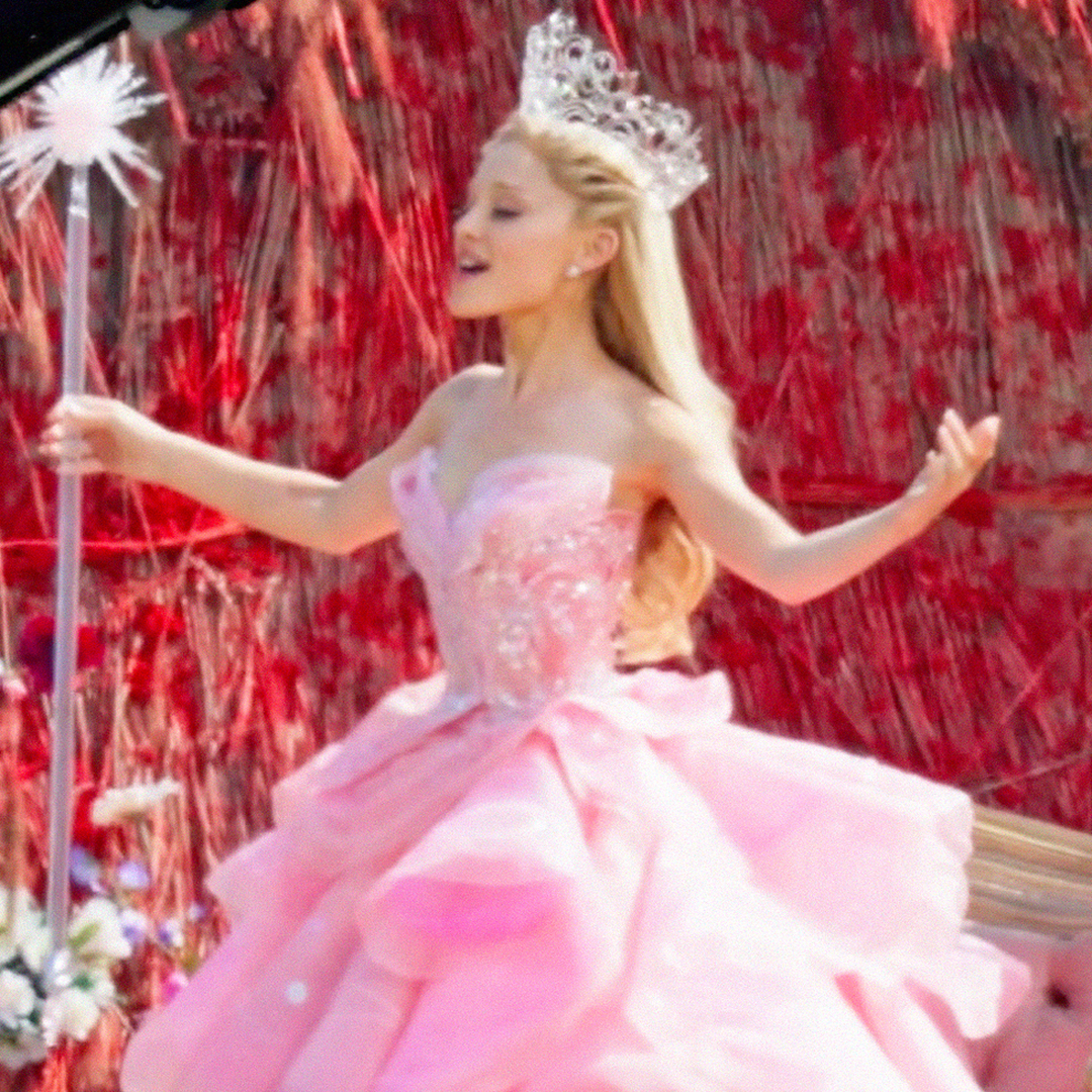 Entertainment Tonight on Twitter "Ariana Grande as Glinda on the set