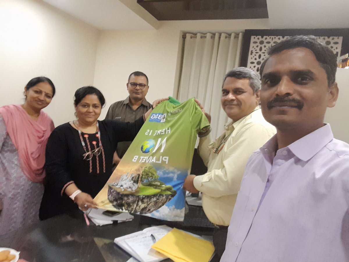 bsgnhq's tweet photo. Ms. Monica Mourya, Social Behavior Change Officer at UNICEF Madhya Pradesh, and Director, BSG launched a T-shirt for the "Climate Change" project in the presence of the other officials of the Bharat Scouts and Guides. https://t.co/EaExr84NoA