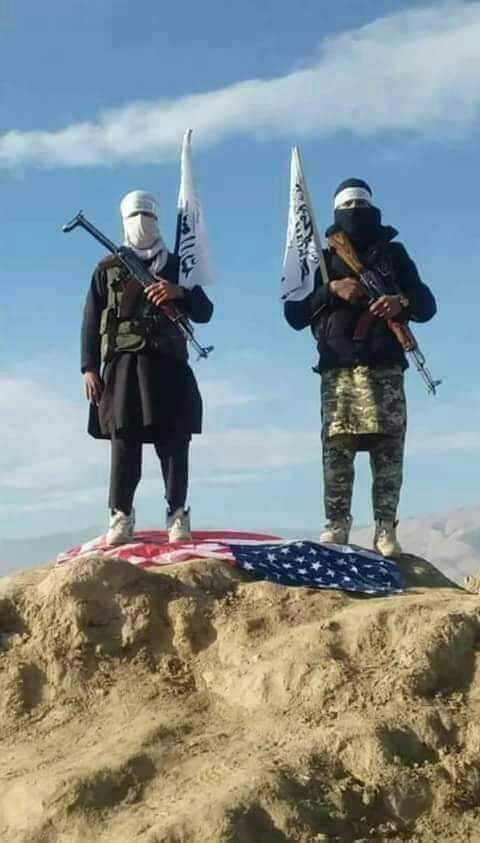 Faizankhn11's tweet image. مقام خویش اگر خواہی دریں دیر
بحق دل بند و راہ مصطفی رو

 اگر تو اس جہان میں اپنا مقام پانا چاہتا ہے تو اللہ پاک سے دل لگا اور حضرت محمد ﷺ کے راستے پرچلو (ان کی شریعت اور اسوہَ حسنہ کو اختیار کرو)

محمد علامہ اقبال
✍️