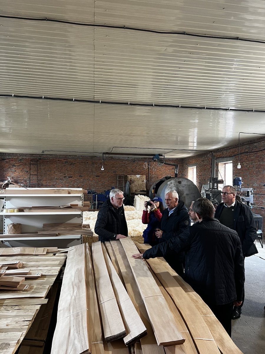 JochenFlasbarth's tweet photo. In #Borodyanka ist das Gebäude der Firma Eco-Basket vor einem Jahr beim russischen Angriff vollständig zerstört worden. Im Rahmen unserer Wiederaufbauunterstützung für die #Ukraine haben wir die Modernisierung des Unternehmens gefördert. https://t.co/q3mijXLe4M