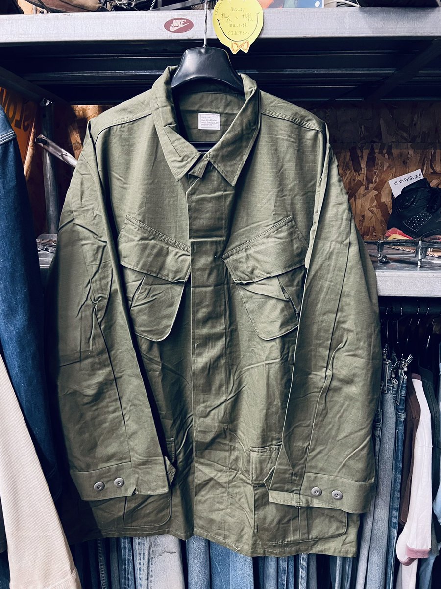 YardWarehouse's tweet photo. デッドストックも少しあります😎

#アメリカ
#買付け
#アメリカ買付け
#military
#fieldjacket 
#fatigue 
#リサイクル屋じゃないよ
#アメリカの匂い嗅ぎにきて 笑 https://t.co/taWbgJzeax