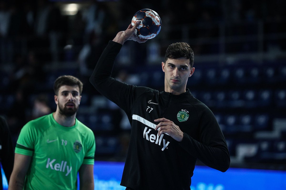 SCPModalidades's tweet photo. 📸 Aquecimento feito. É hora de 𝐀𝐂𝐑𝐄𝐃𝐈𝐓𝐀𝐑 🤩
#AndebolSCP #MHBSCP #ehfel https://t.co/jlDgqTzF0B