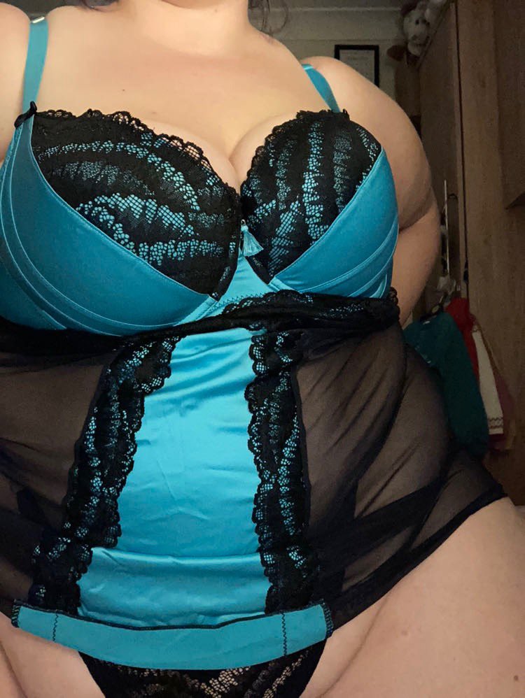 EvieStuart6's tweet photo. Am so in love with this #curvy #bbw #onlyfans https://t.co/Z5asZ4eRIJ