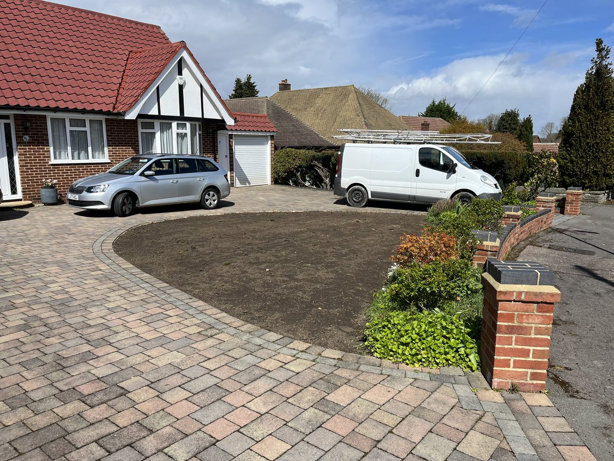 2002Gat's tweet photo. Turf job in Banstead all finished https://t.co/WASKMNNRL7