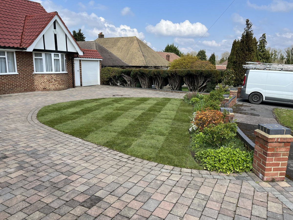 2002Gat's tweet photo. Turf job in Banstead all finished https://t.co/WASKMNNRL7