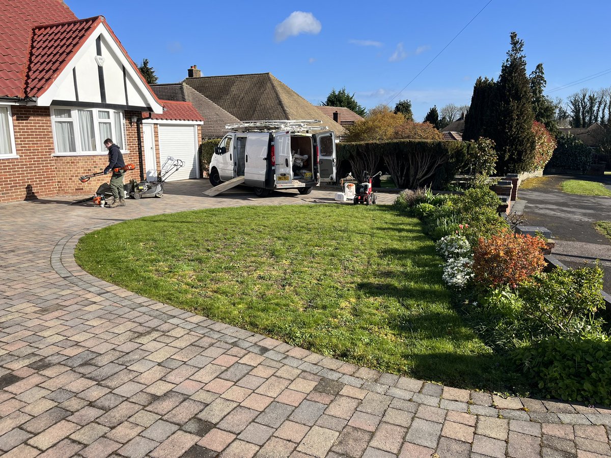 2002Gat's tweet photo. Turf job in Banstead all finished https://t.co/WASKMNNRL7