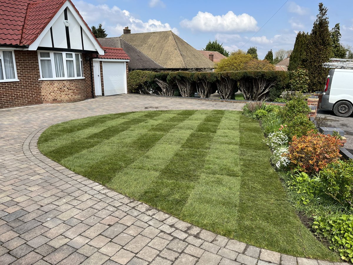 2002Gat's tweet photo. Turf job in Banstead all finished https://t.co/WASKMNNRL7